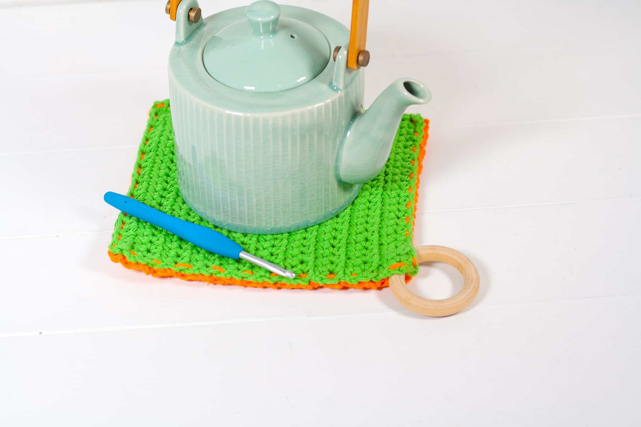 beginner half double crochet potholder pattern